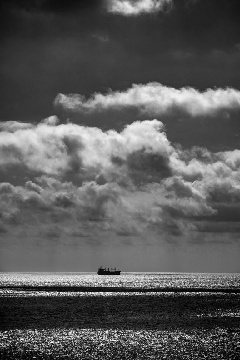 Heavy waves breaking in an open sea