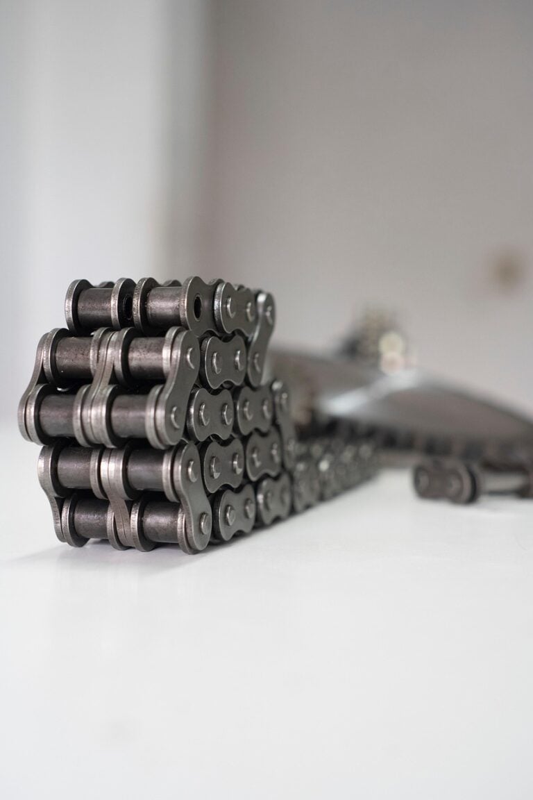 Iron links bearing a load