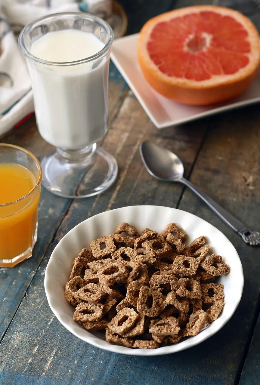 A bowl of whole grains, symbolizing a high-fiber diet for digestive health