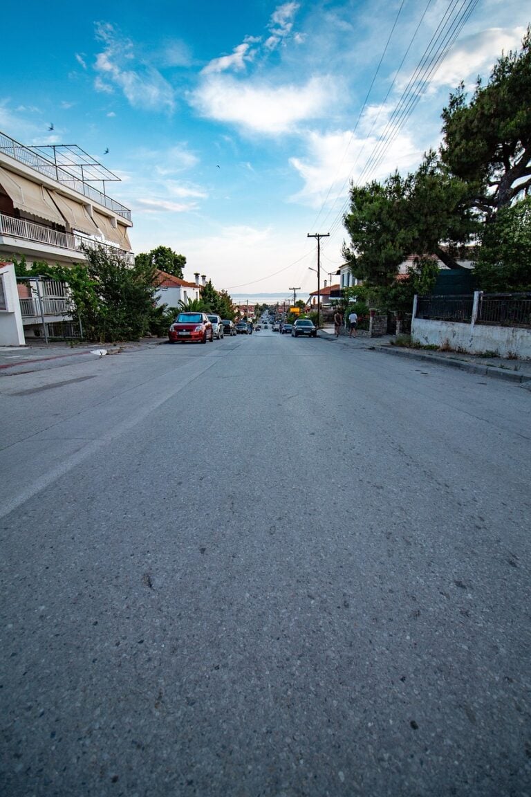 A long road with nothing on it