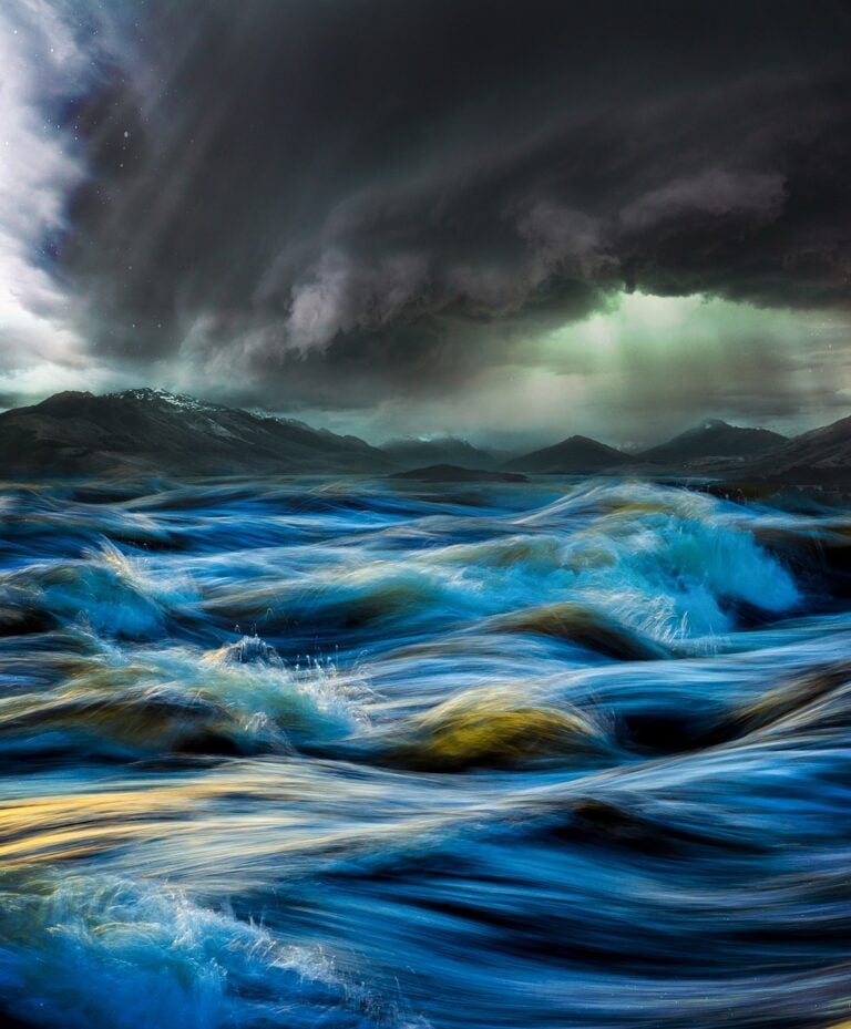 Heavy waves breaking in an open sea