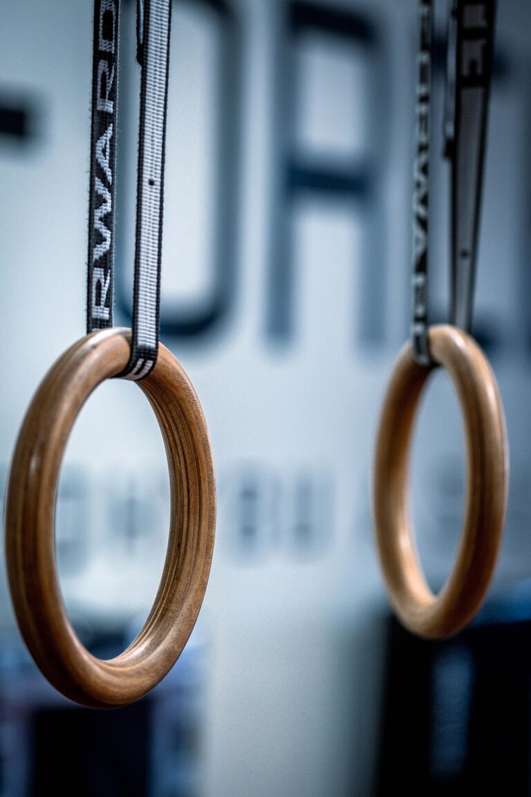 A lifter setting up under a loaded bar