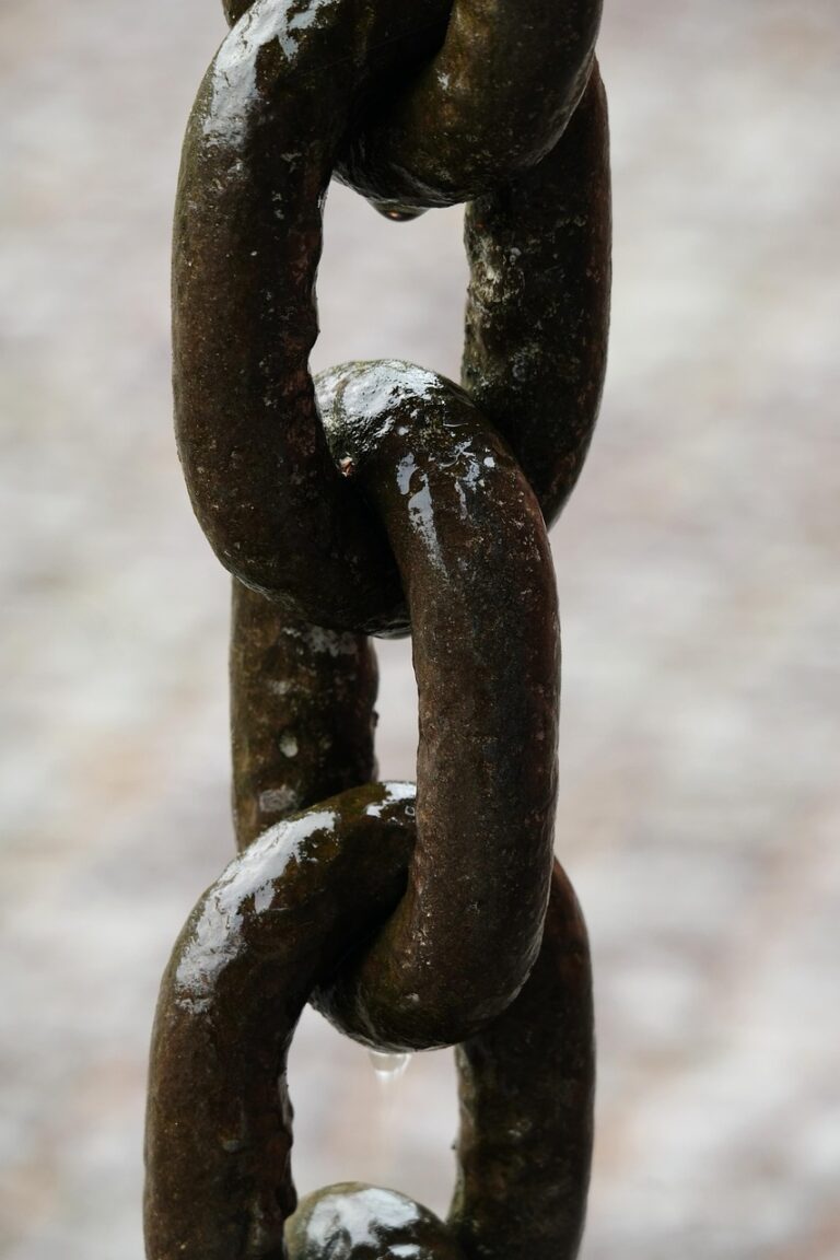 Iron links bearing a load
