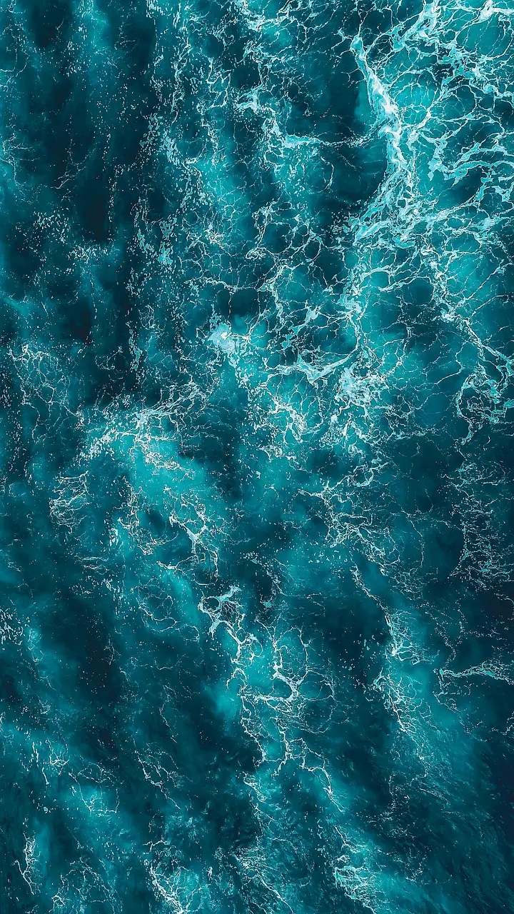 Heavy waves breaking in an open sea