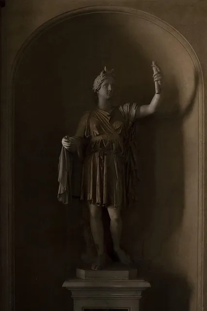 Roman statue representing Marcus Aurelius and Stoic philosophy