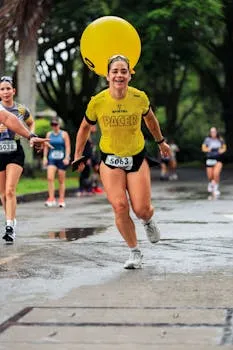 A female pacer in bright yellow leads a marathon in Risaralda, Colombia.
