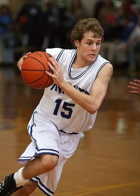 Basketball player driving to the basket