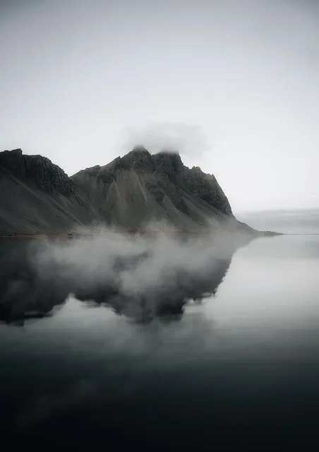 Mountains, fog, reflection — the long view that Taoist practice cultivates