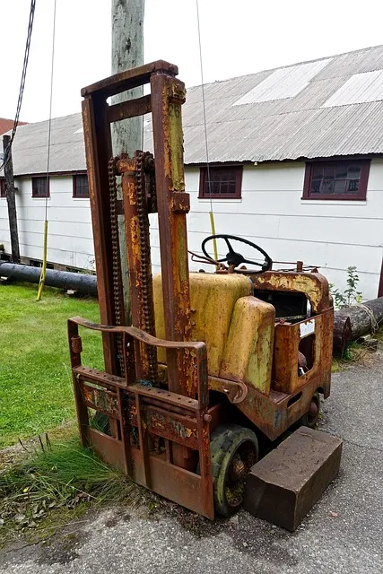 tractor, dilapidated, fork lift, machinery, corrosion, old, corroded,