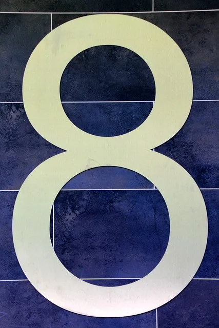 Number eight tile