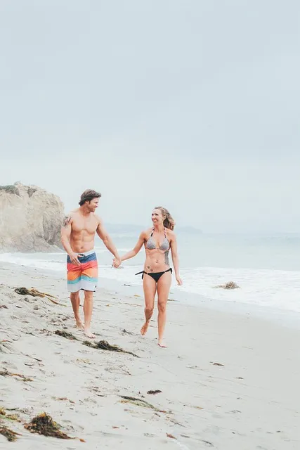Couple walking apart representing the distance created by cultural confusion