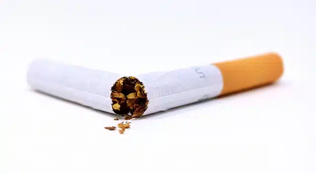 cigarette, broken, unhealthy, smoking, seeks, smoker, dependency, tobacco,