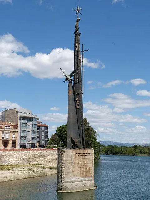 monument battle of the ebro, controversy, fascism, francoism, ebro river,