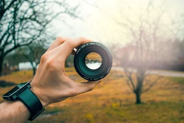 lens, camera, taking photos, photography, focus, aperture, canon, hand,