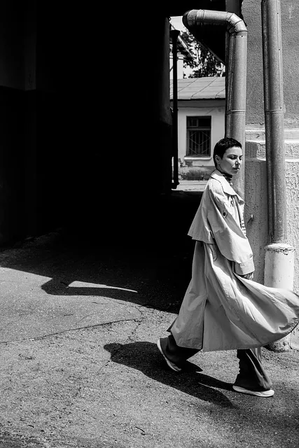 city, house, photo, woman, model, emotions, gait