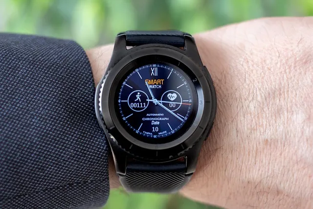 smartwatch, wrist watch, pedometer, heart rate monitor, style, clock face,