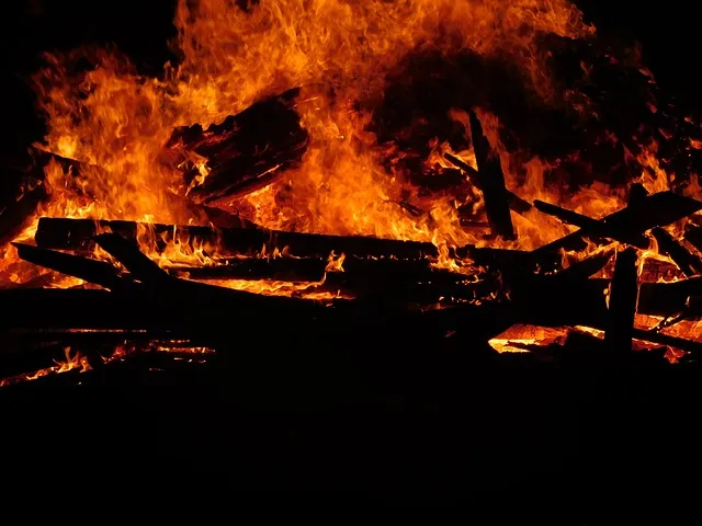 fire, flames, orange, hot, heat, campfire, warm, glow, evolutionary, wood,