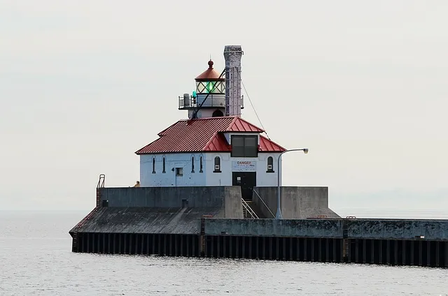 lighthouse, south breakwater, duluth minnesota, outer light, pier, canal