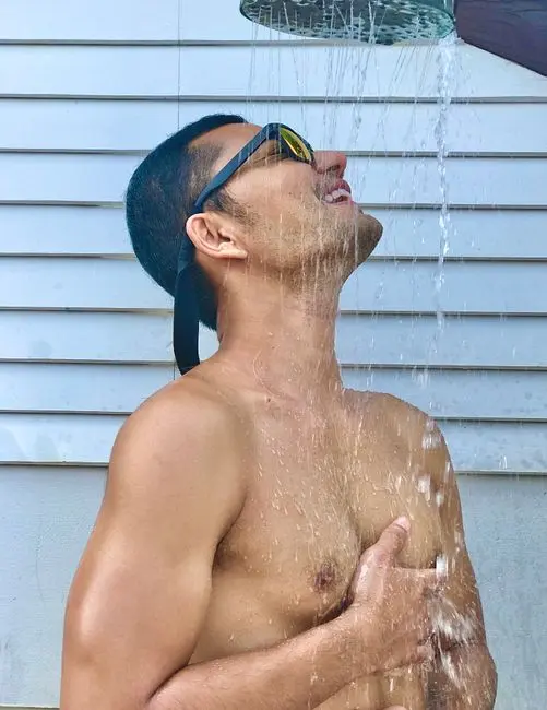 COLD SHOWER VS COLD PLUNGE: WHAT THE RESEARCH AND REAL-WORLD EXPERIENCE SHOW