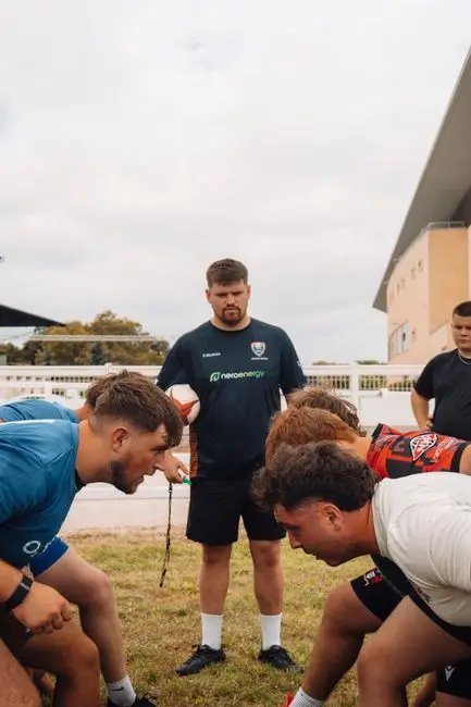 STRENGTHS AND WEAKNESSES OF COACHING FOR MEN