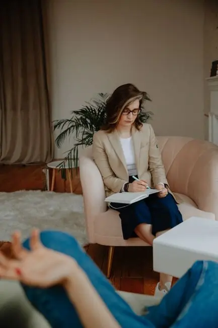 THERAPY AND COACHING: WHAT EACH ACTUALLY DOES